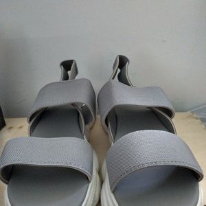 Woman sandals size 7